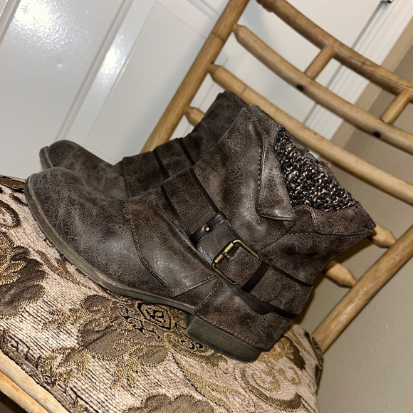 Pop Women’s Distressed Booties - Picture 1 of 4